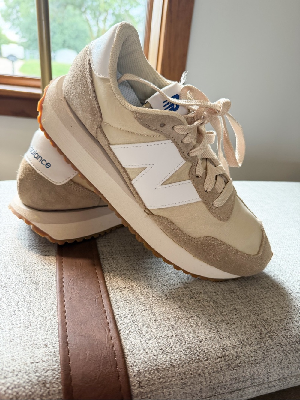 New Balance Women’s Beige & White Retro 237 Sneakers suede Sz 6.5